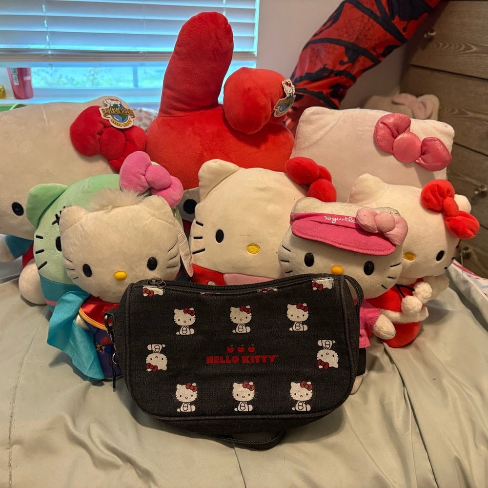 Hello Kitty Stuffed Animals with Black Bag